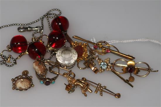 A 15ct gold bar brooch and a small collection of gold, yellow metal and other jewellery,